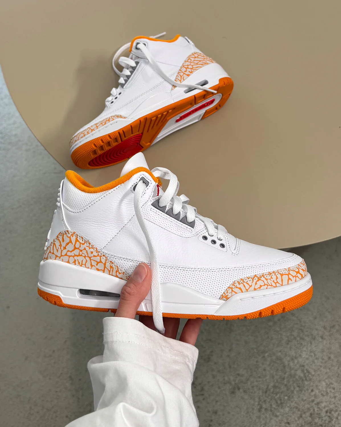 Nike Wmns Air Jordan 3 Retro *White and Orange Peel* - Image 2