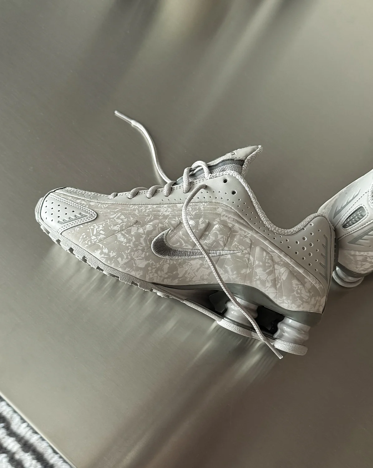 Nike Wmns Shox R4 - Image 2